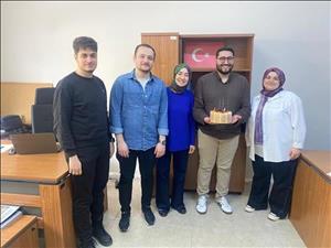 Doktora Tezini Bitiren Öğretim Elemanımıza Tebrik